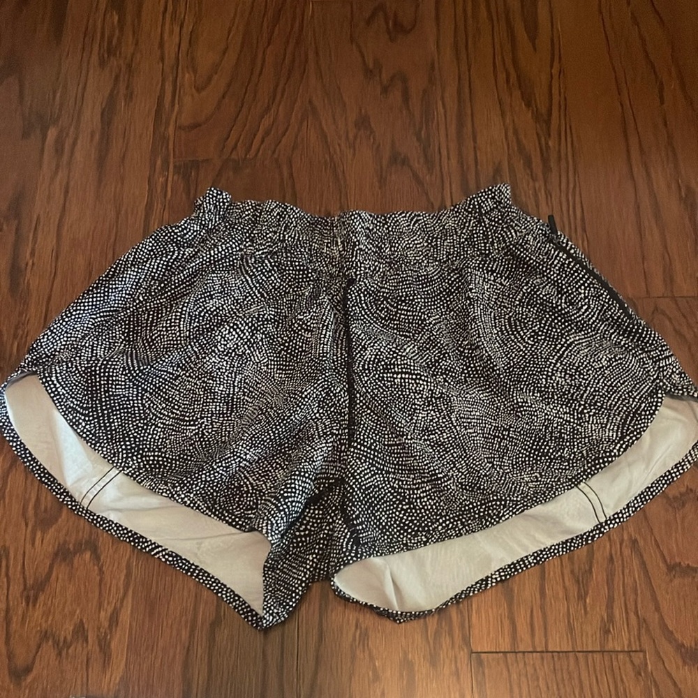 Lululemon tracker short 4” size 12, “heather lux multi black”